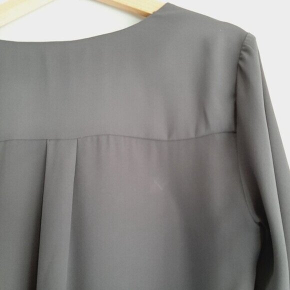 PLEIONE | Split Neck Light High-Low Hem Flowy Blouse Top Gray Sz M Flawed - Picture 8 of 11